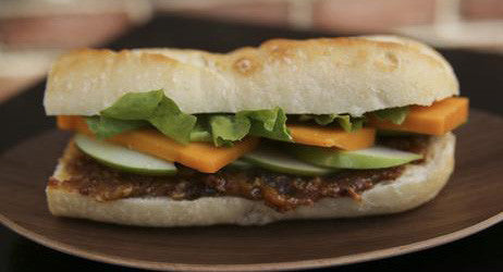 Spa Special: Green Apple, Cheddar, and Bacon Jam Sandwich Recipe